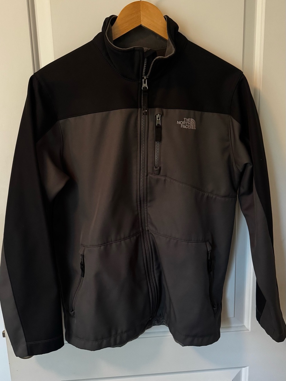 The North Face Men's Two-Tone Black and Charcoal Softshell Jacket Youth XL 18/20